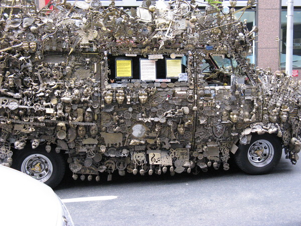 https://www.heikki-valisuo.fi/kuva/templates/xml/Bruxelles/NewYork/auto2.JPG