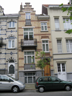 https://www.heikki-valisuo.fi/kuva/templates/xml/Bruxelles/maison-modern.png